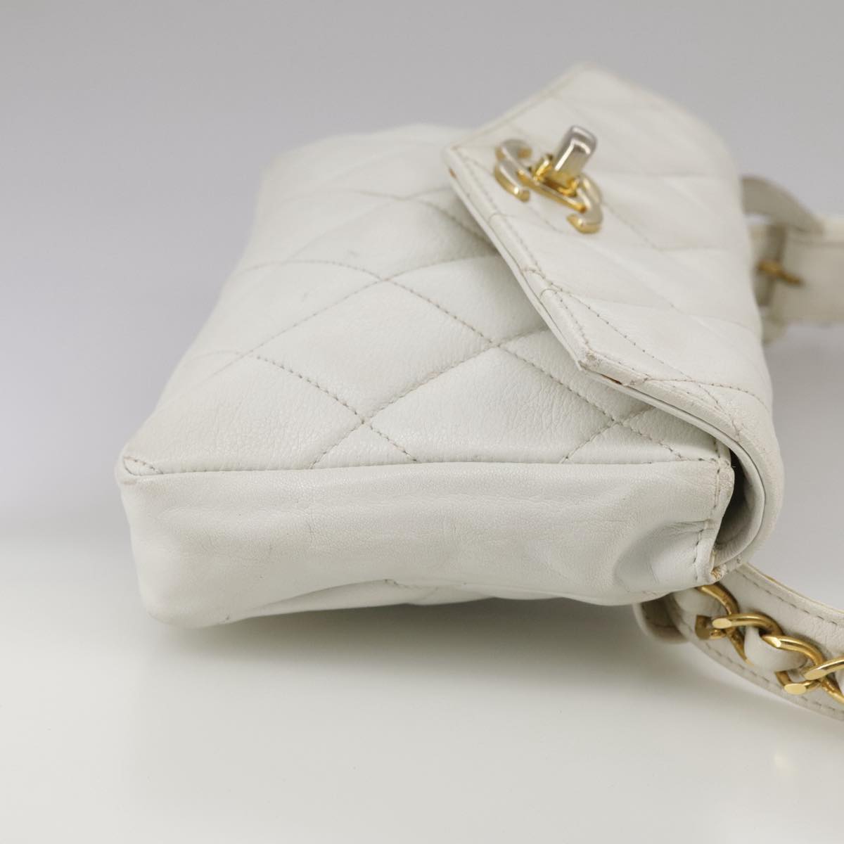 CHANEL Matelasse Waist bag Lamb Skin White CC Auth bs21712