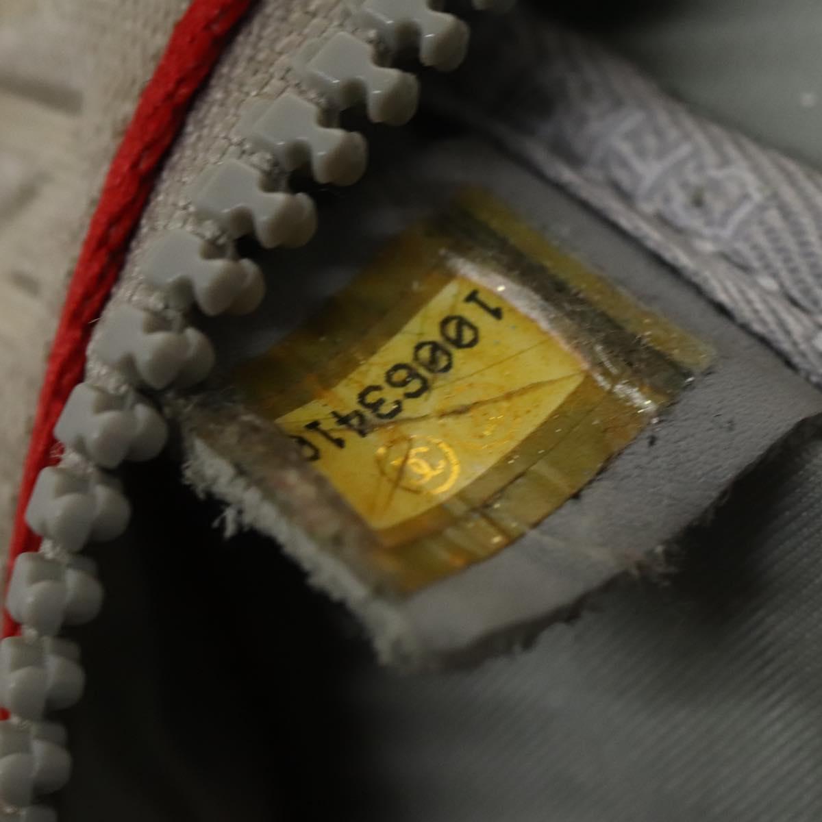 CHANEL Sports Shoulder Drum Bag Rubber Nylon White Gray CC Auth bs26735