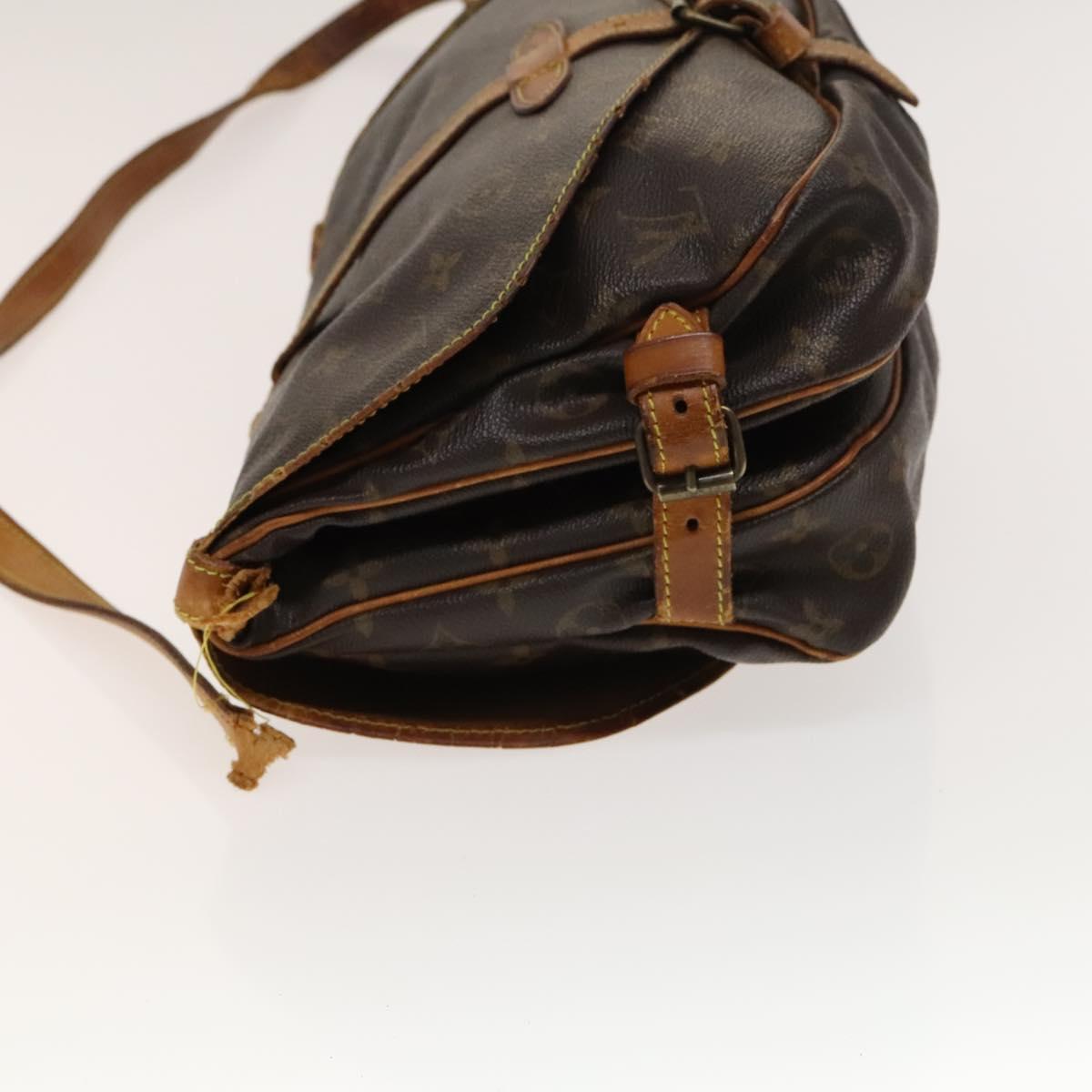 LOUIS VUITTON Monogram Saumur 30 Shoulder Bag M42256 LV Auth bs28820