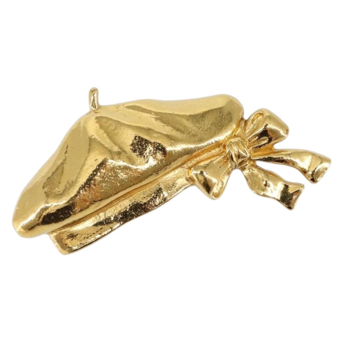 CHANEL Beret Brooch metal Gold Tone CC Auth bs29695