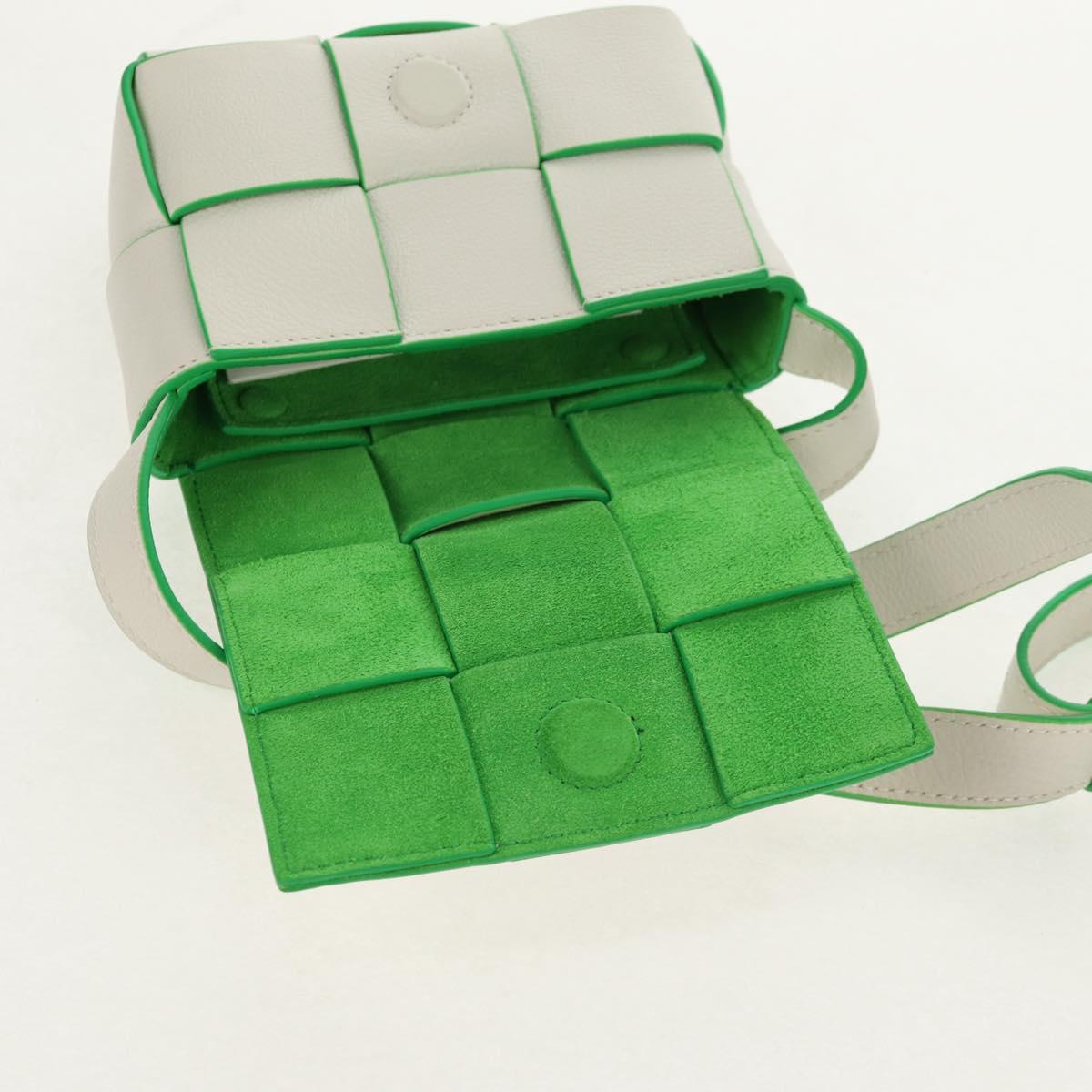 BOTTEGA VENETA MAXI INTRECCIATO Cassette Bag Leather White Green Auth bs30121A