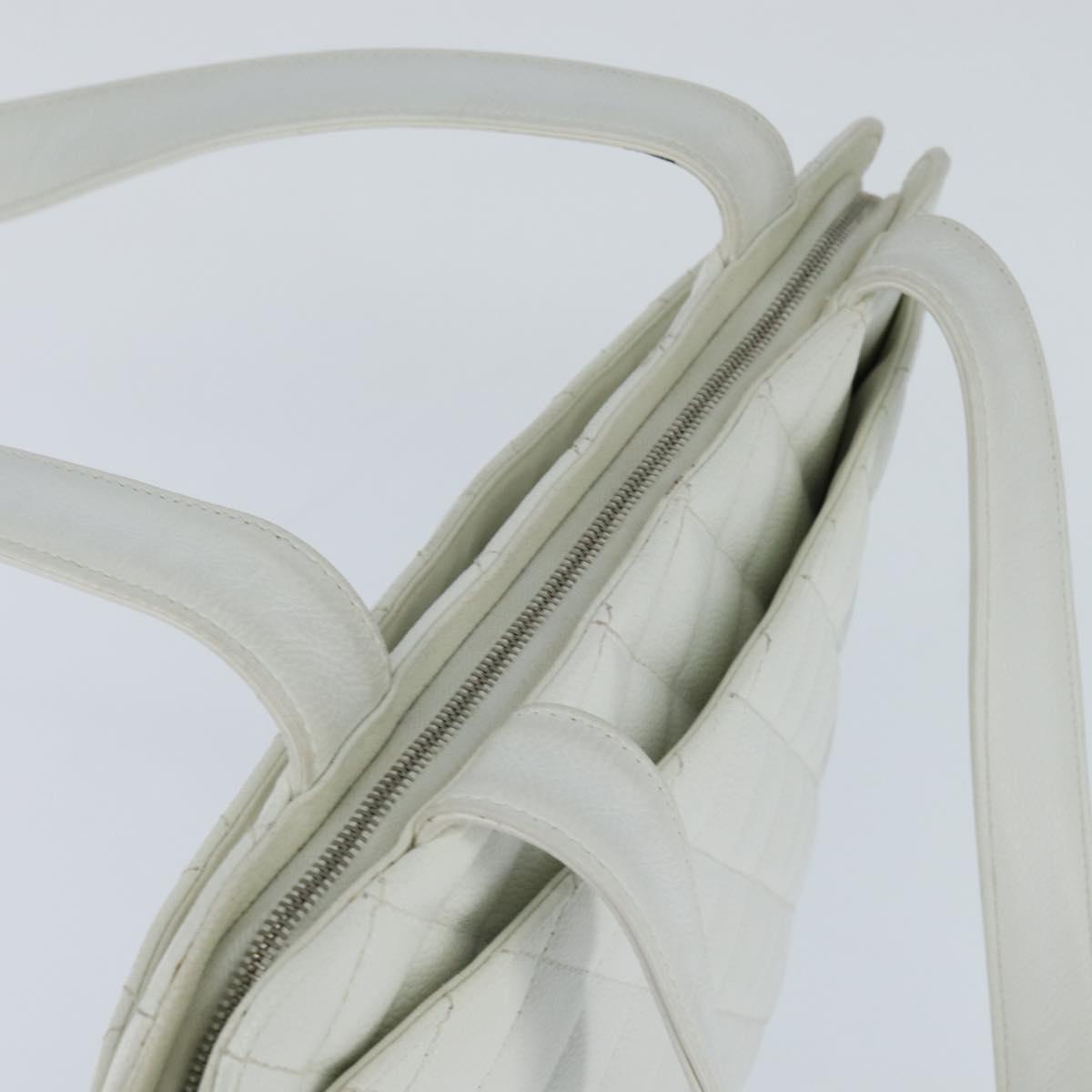 CHANEL Matelasse Tote Bag Caviar Skin White CC Auth bs30478