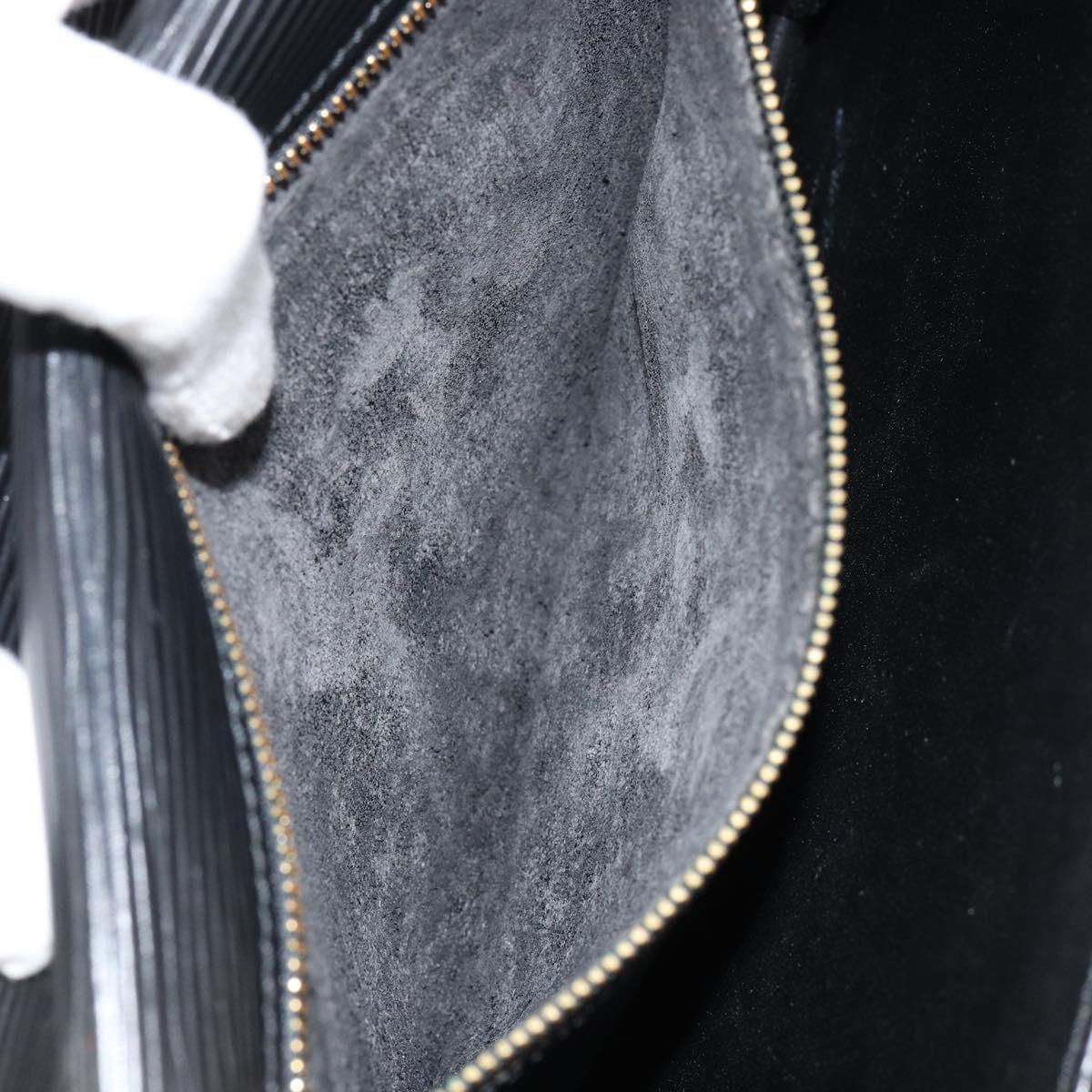 LOUIS VUITTON Epi Serie Dragonne Clutch Bag Black Noir M52612 LV Auth bs31101