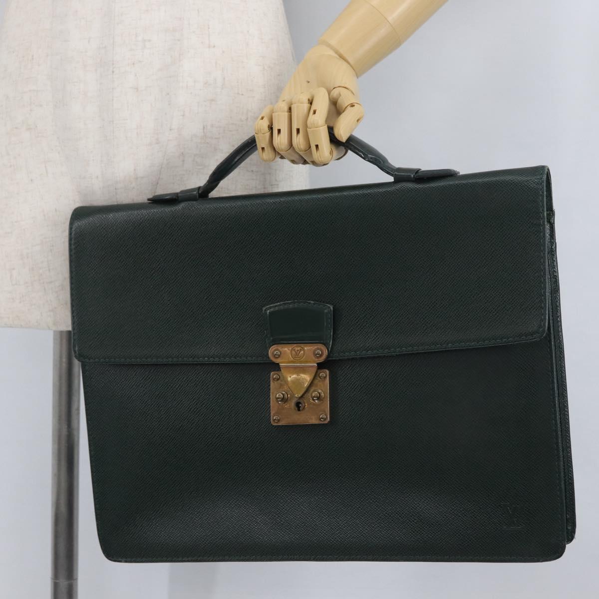 LOUIS VUITTON Taiga ServietteKourad Business Bag Epicea T16786 LV Auth bs33668