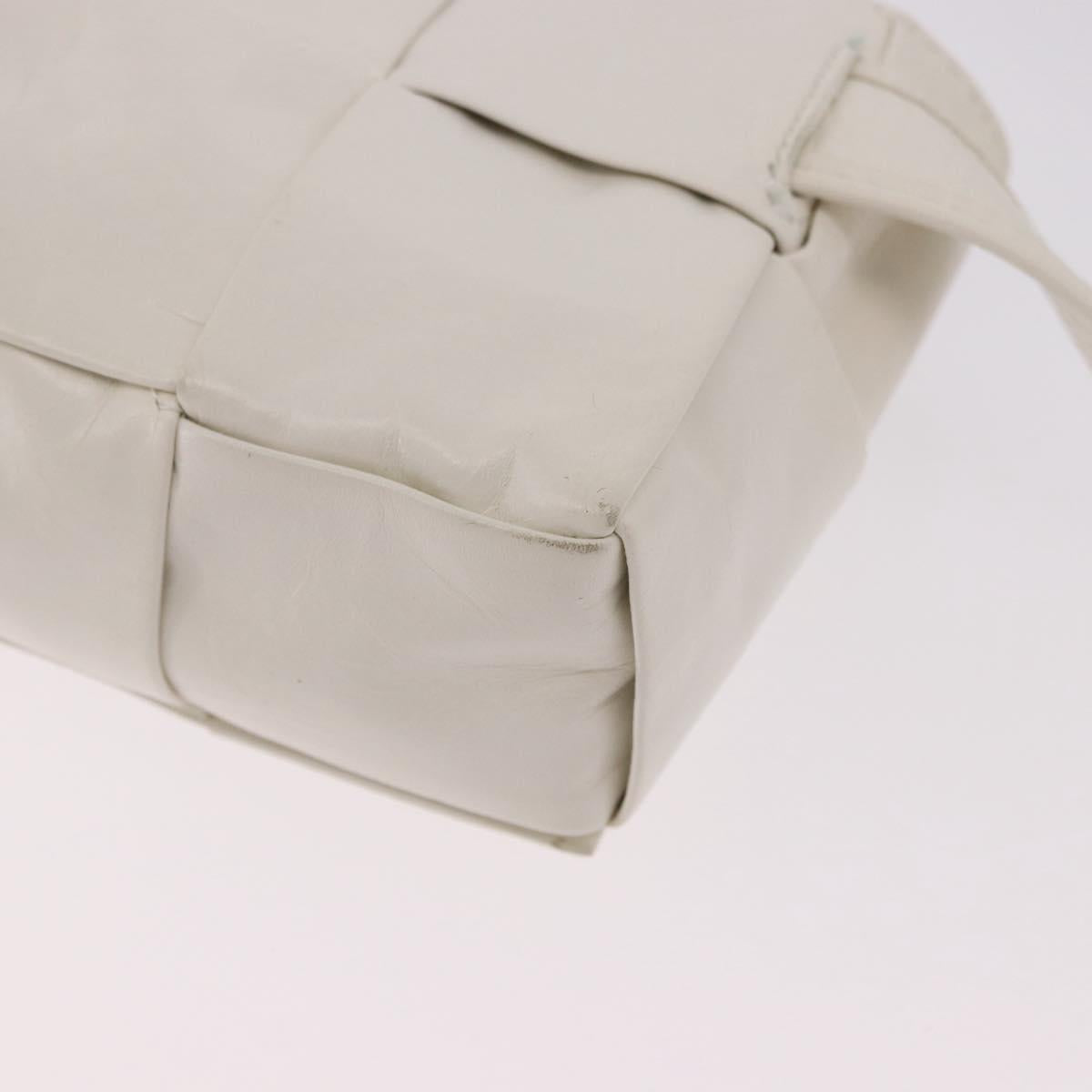 BOTTEGA VENETA MAXI INTRECCIATO Cassette Bag Leather White Silver Auth bs36173A