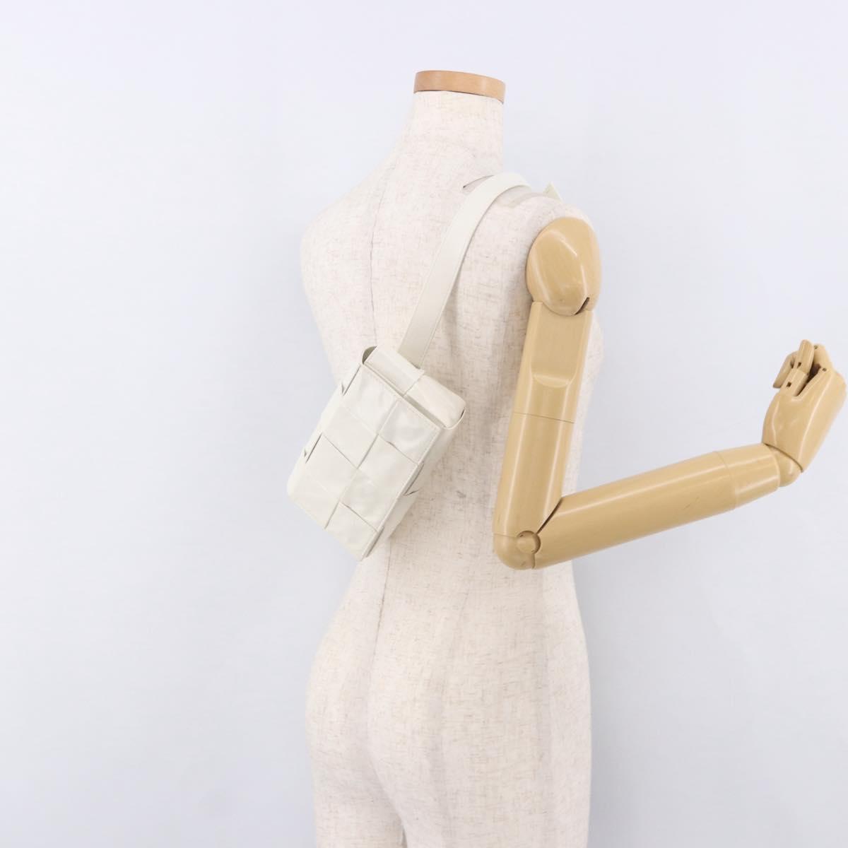 BOTTEGA VENETA MAXI INTRECCIATO Cassette Bag Leather White Silver Auth bs36173A
