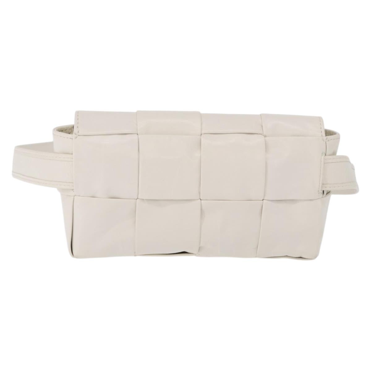 BOTTEGA VENETA MAXI INTRECCIATO Cassette Bag Leather White Silver Auth bs36173A