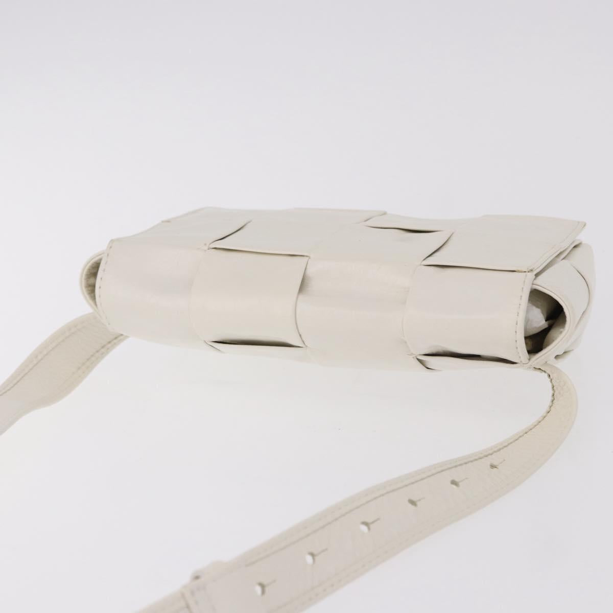 BOTTEGA VENETA MAXI INTRECCIATO Cassette Bag Leather White Silver Auth bs36173A