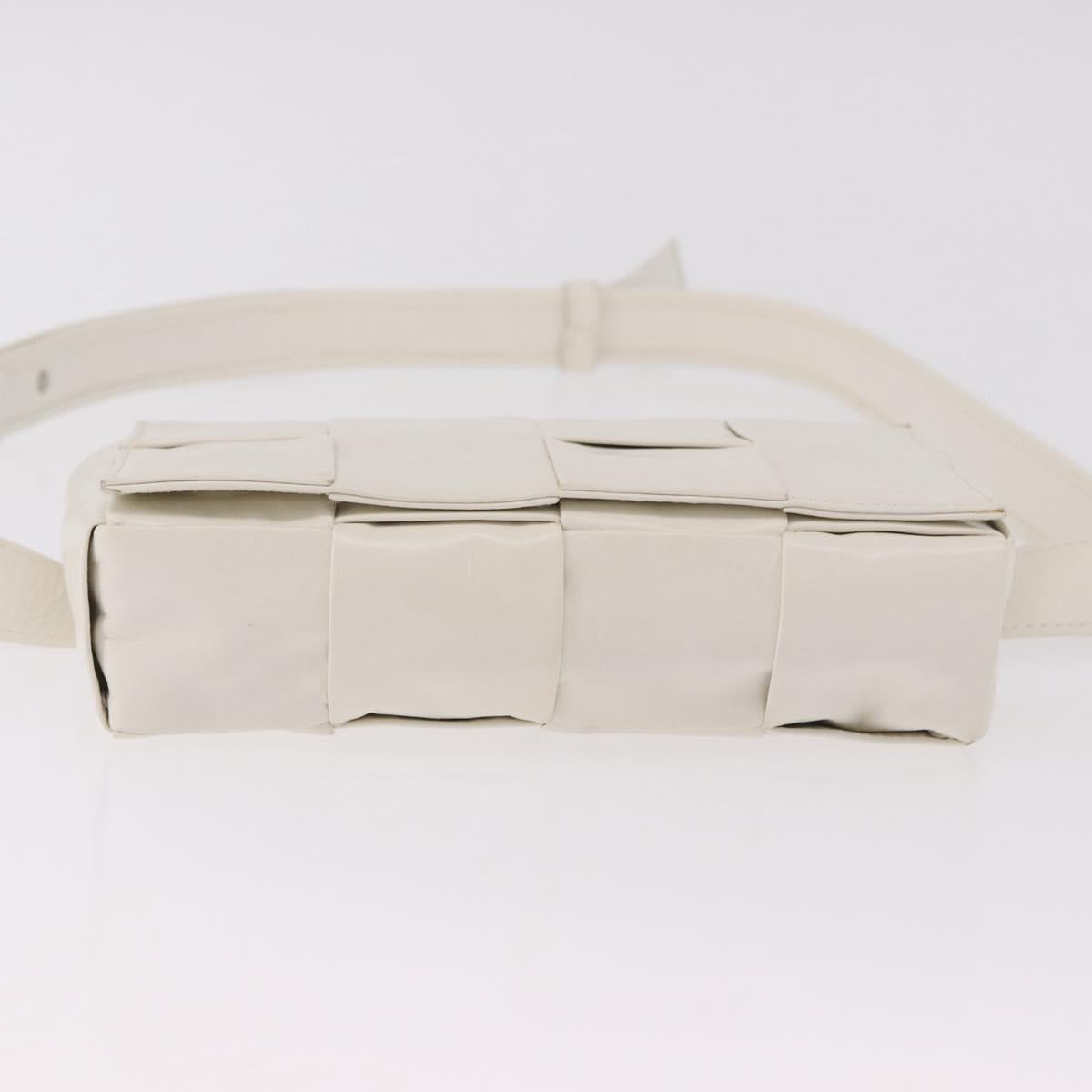 BOTTEGA VENETA MAXI INTRECCIATO Cassette Bag Leather White Silver Auth bs36173A