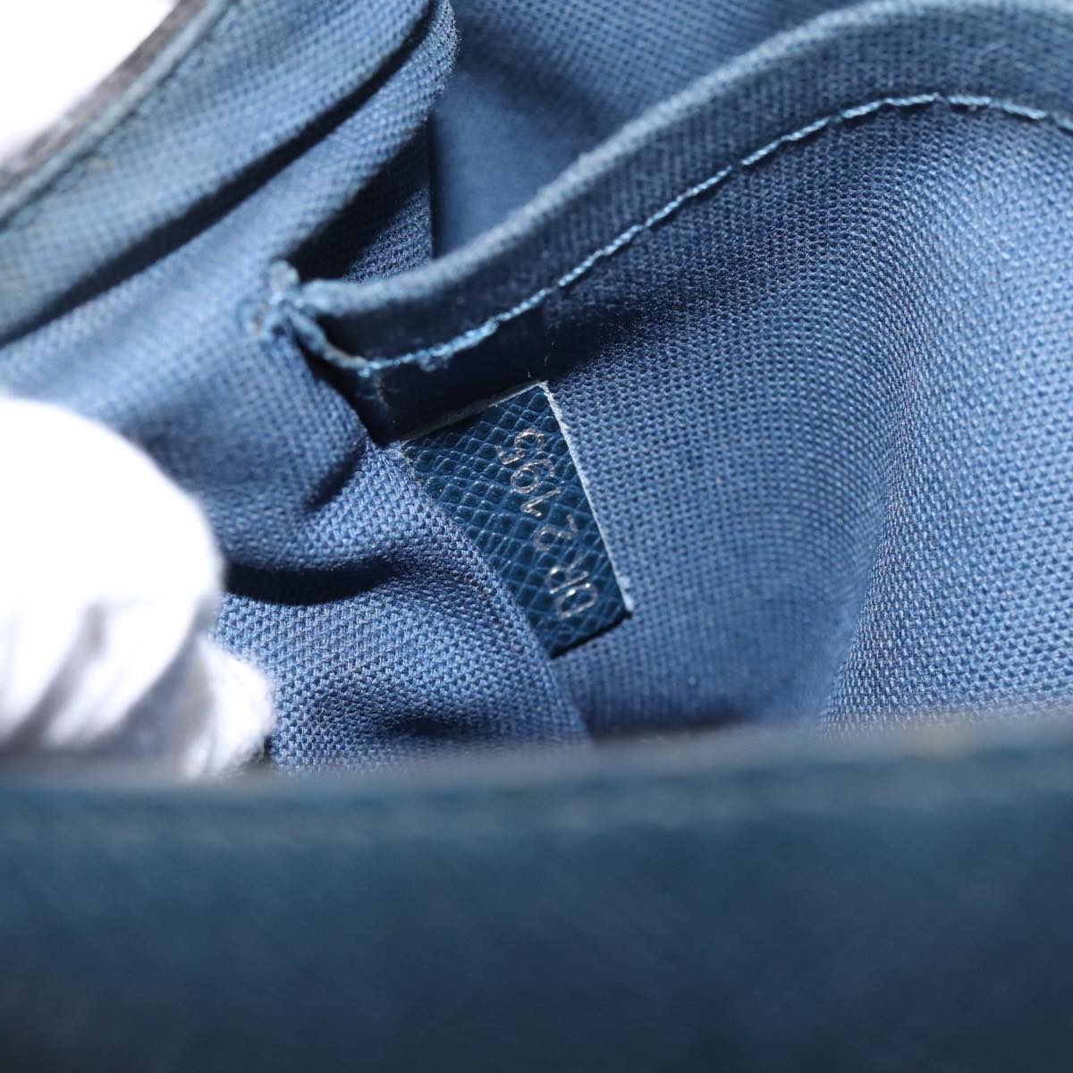 LOUIS VUITTON Taiga Grigri Messenger PM Messenger bag Navy M30236 Auth bs36319
