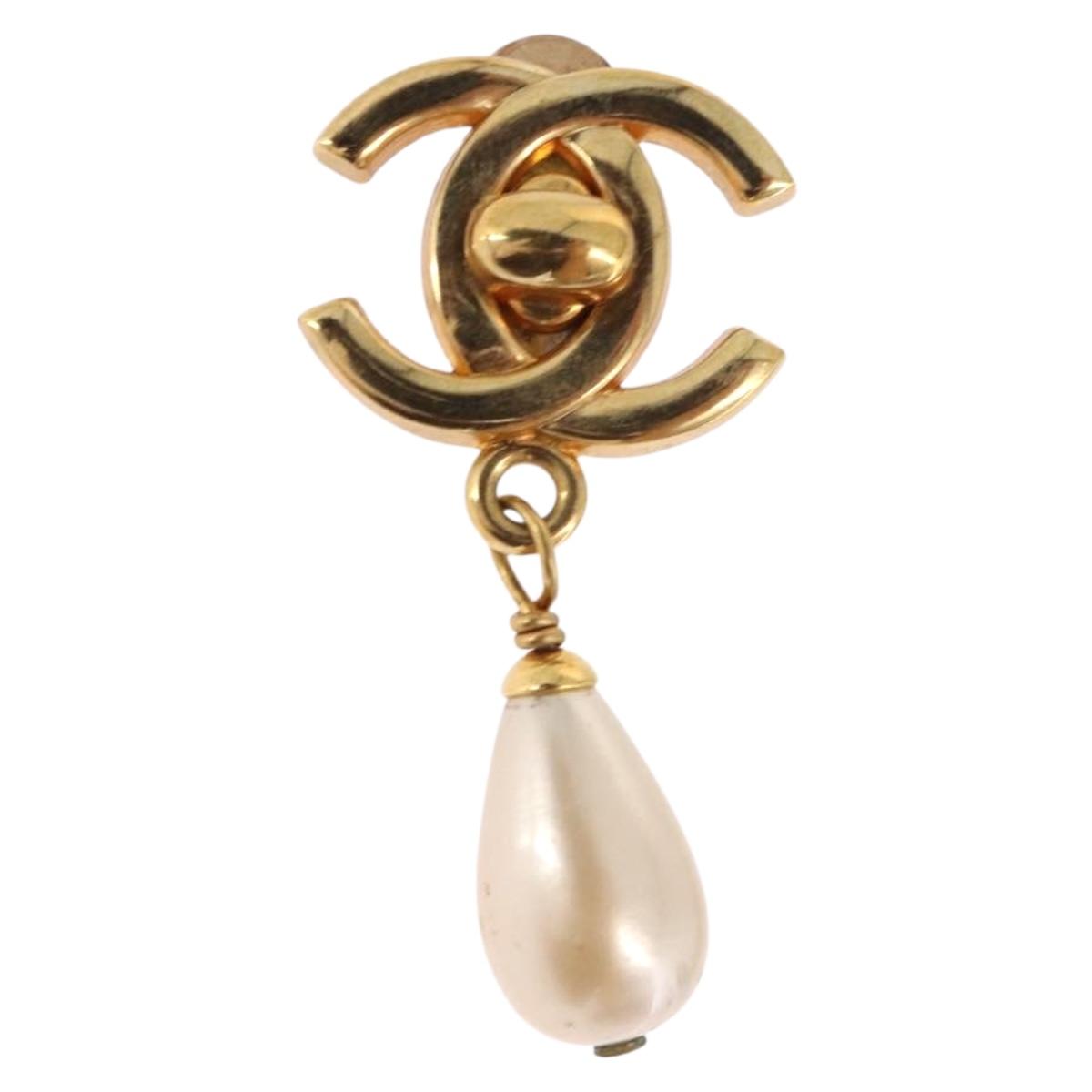 CHANEL Earring Metal Gold Tone CC Auth bs36535V