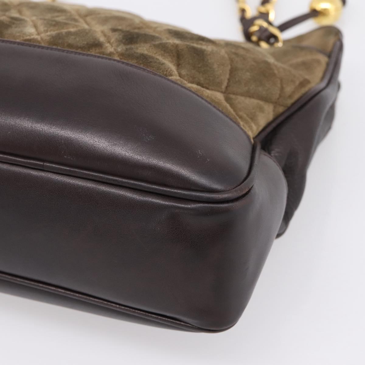 CHANEL Matelasse Chain Shoulder Bag Suede Leather Green Gold CC Auth bs37714A