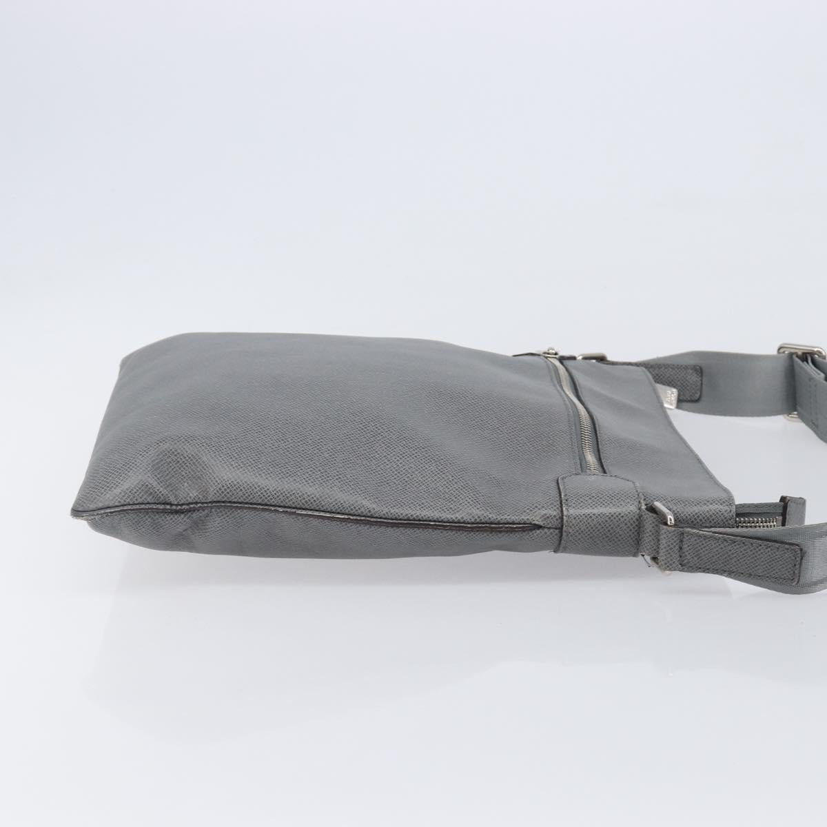 LOUIS VUITTON Taiga Sasha Shoulder Bag Gray M32630 LV Auth bs37771