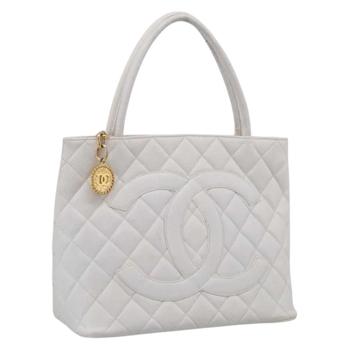 CHANEL Standard Tote Bag Caviar Skin White Gold Tone CC Auth bs37961