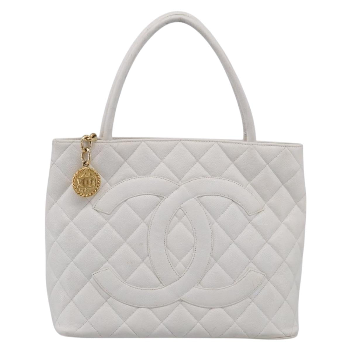CHANEL Standard Tote Bag Caviar Skin White Gold Tone CC Auth bs37961