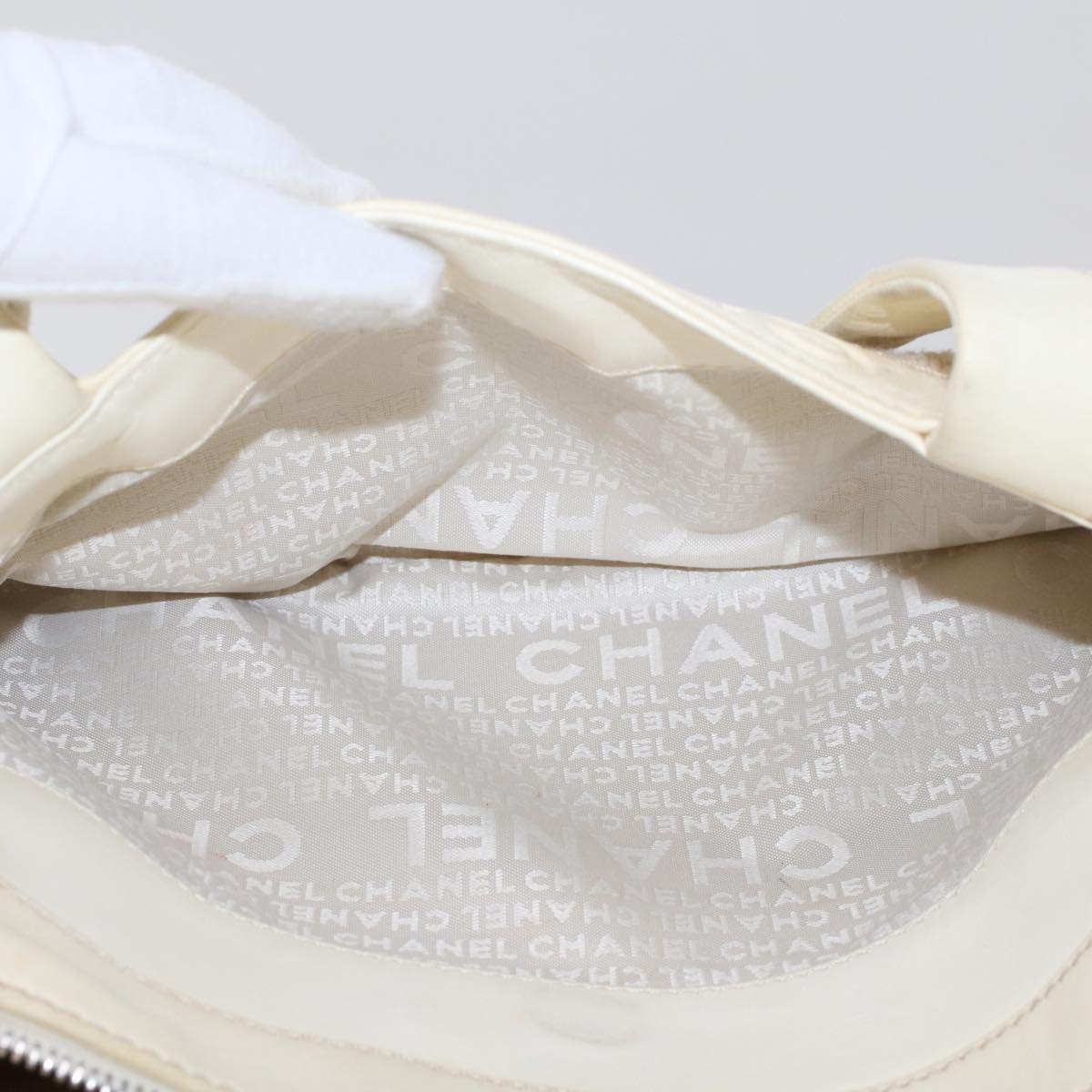 CHANEL Shoulder Bag Canvas Leather White CC Auth bs6137