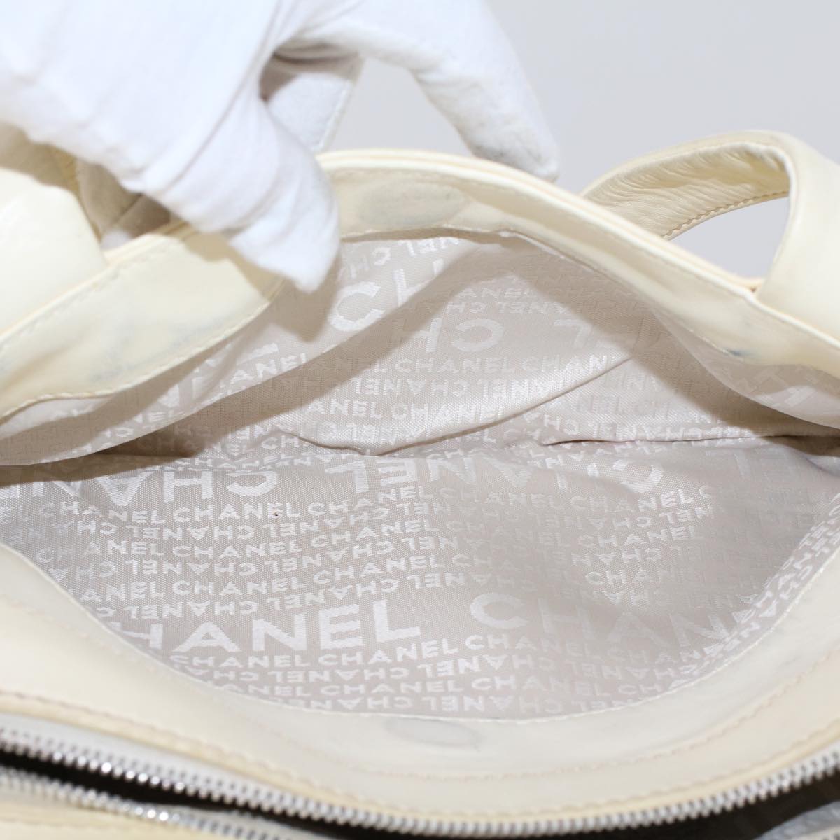 CHANEL Shoulder Bag Canvas Leather White CC Auth bs6137