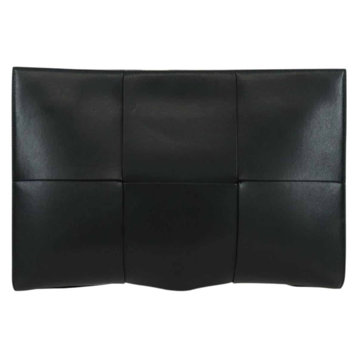 BOTTEGA VENETA MAXI INTRECCIATO Clutch Bag Leather Black Silver Auth BSZ216M