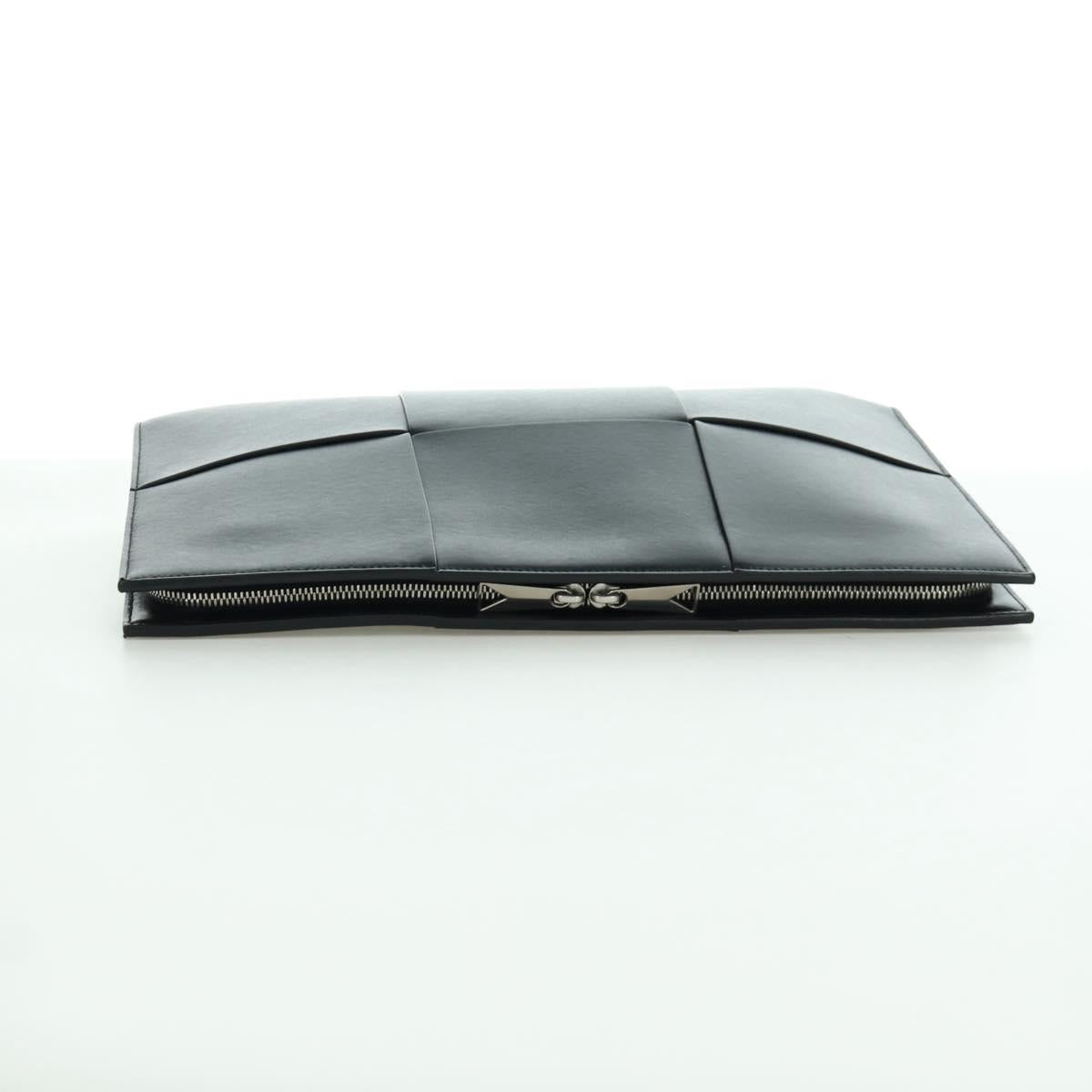 BOTTEGA VENETA MAXI INTRECCIATO Clutch Bag Leather Black Silver Auth BSZ216M