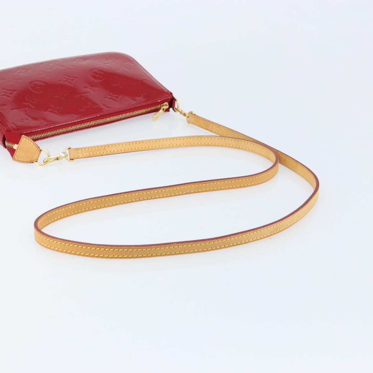 LOUIS VUITTON Vernis Pochette Accessoires Pouch Pomme D'amour M91577 Auth BSZ522