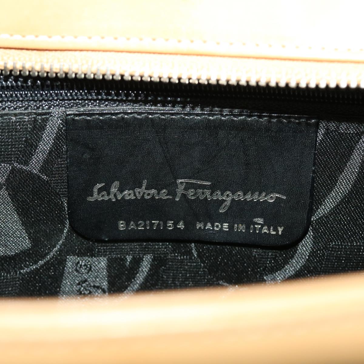 Salvatore Ferragamo Shoulder Bag Leather Beige Auth cl519