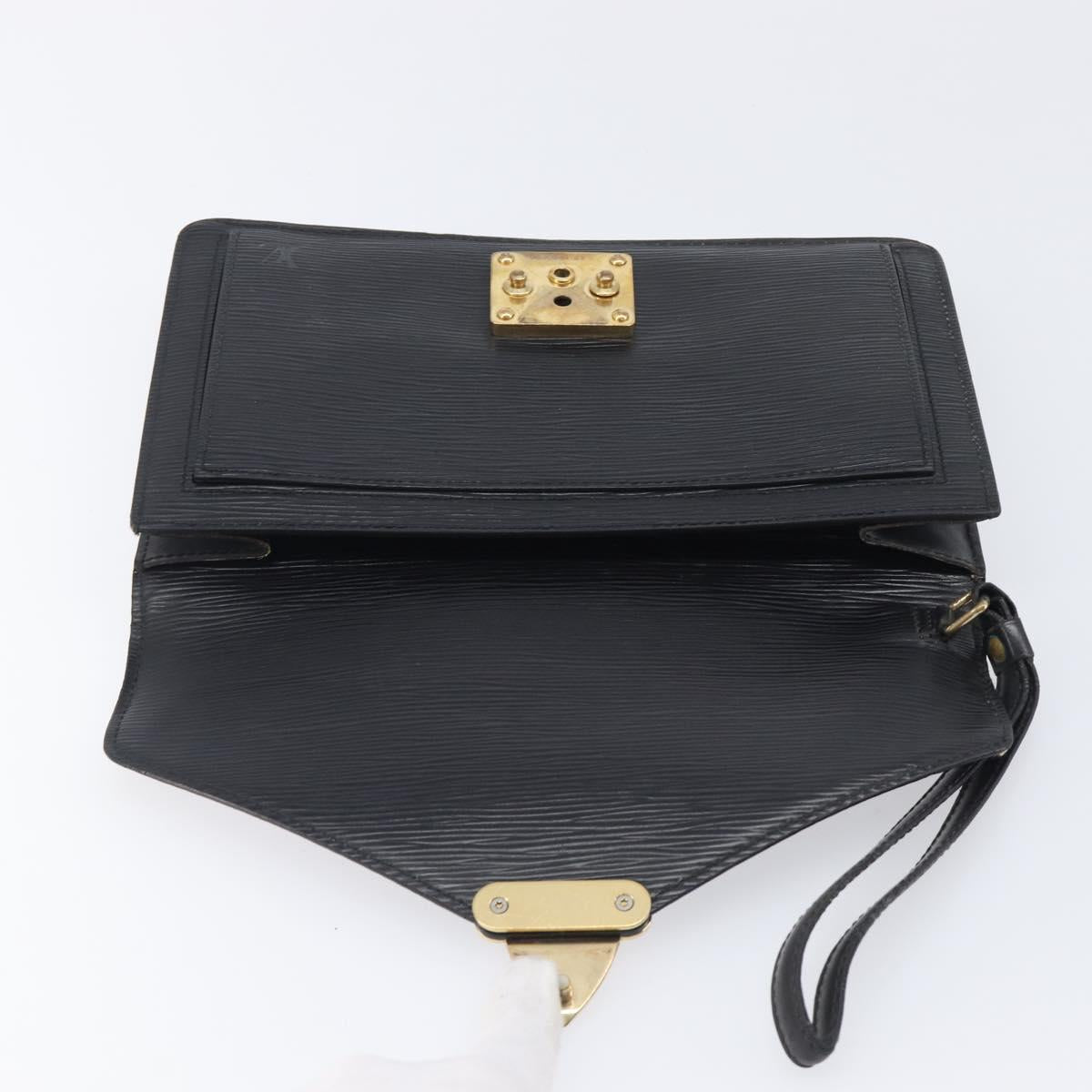 LOUIS VUITTON Epi Serie Dragonne Clutch Bag Black Noir M52612 LV Auth ep16412