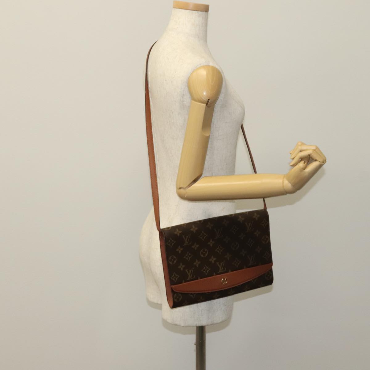 LOUIS VUITTON Monogram Bordeaux 27 Shoulder Bag M51797 LV Auth ep7146