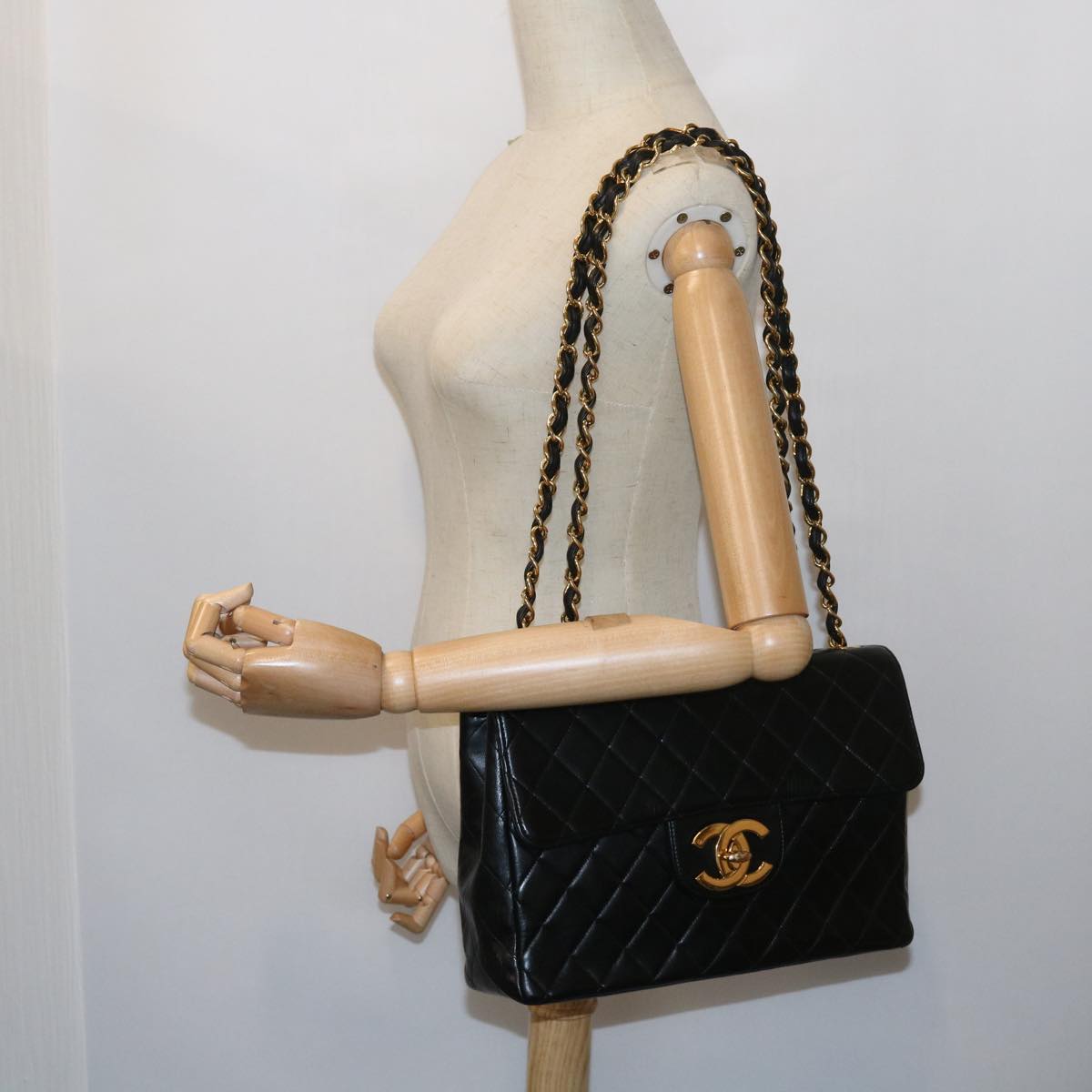 CHANEL Big Matelasse 30 Chain Shoulder Bag Leather Black CC Auth fm2835V