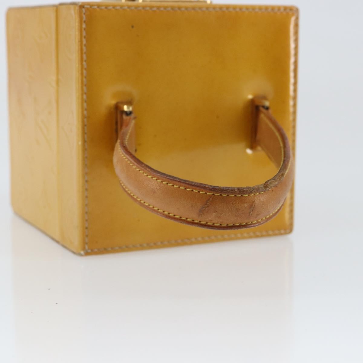 LOUIS VUITTON Monogram Vernis Bleecker Cosmetic Pouch Beige M91002 Auth gh1193