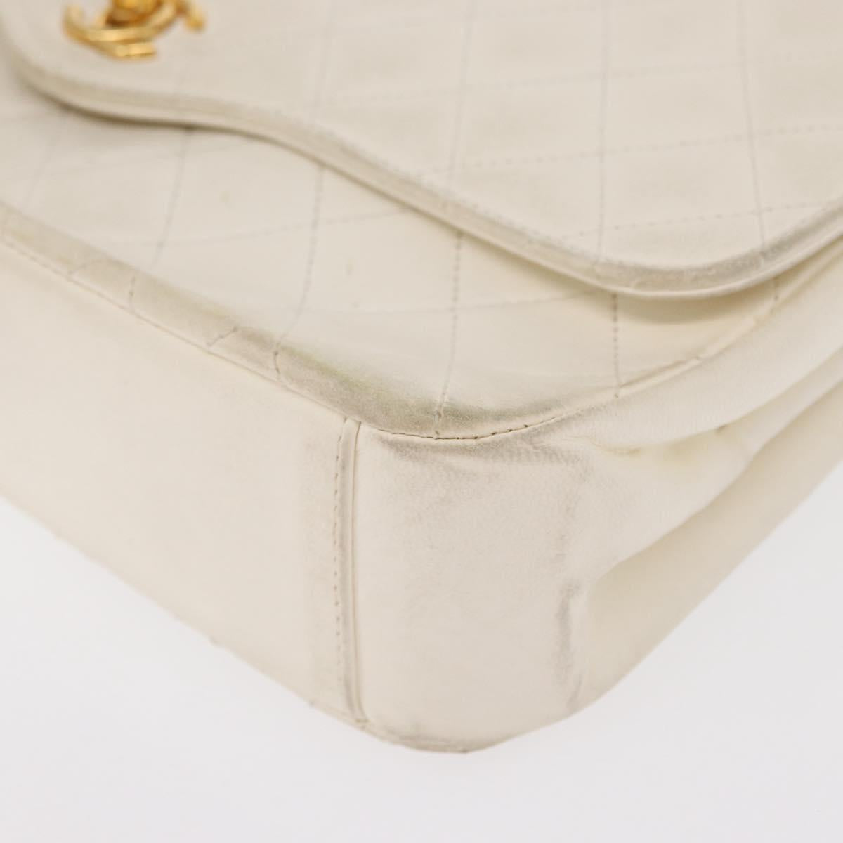 CHANEL Matelasse 25 Chain Shoulder Bag Leather White Gold CC Auth gh1552