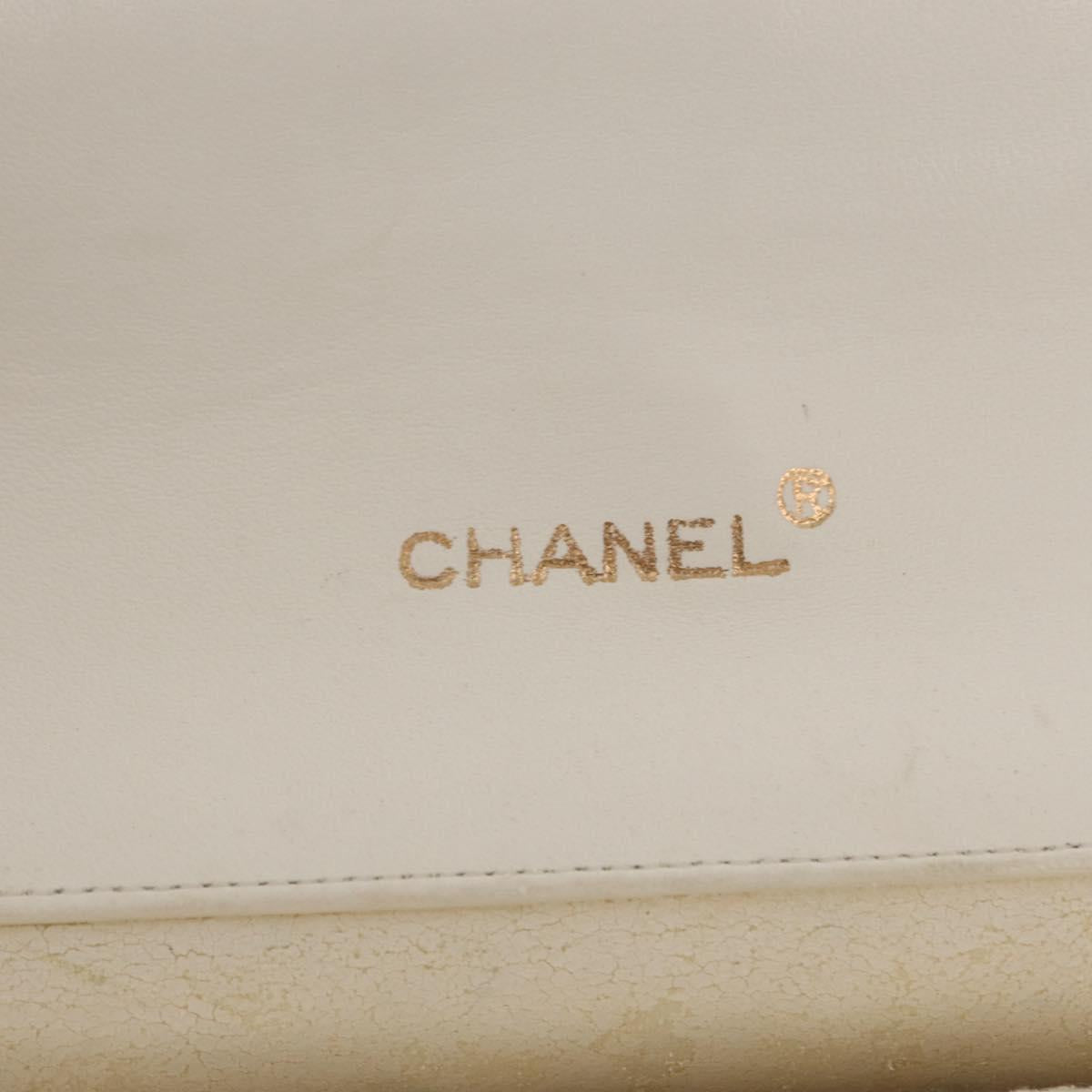 CHANEL Matelasse 25 Chain Shoulder Bag Leather White Gold CC Auth gh1552