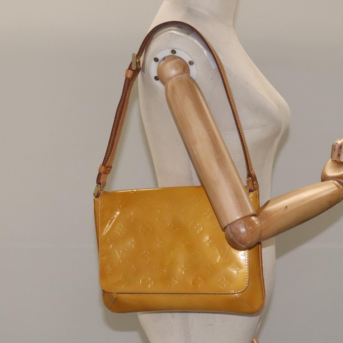 LOUIS VUITTON Monogram Vernis Thompson Street Bag Beige M91301 LV Auth hk1983