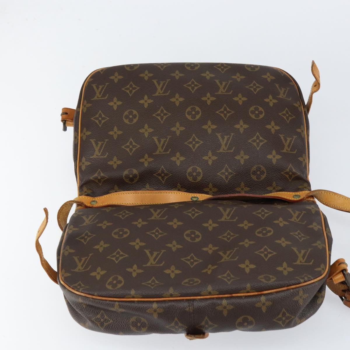 LOUIS VUITTON Monogram Saumur 30 Shoulder Bag M42256 LV Auth ka110