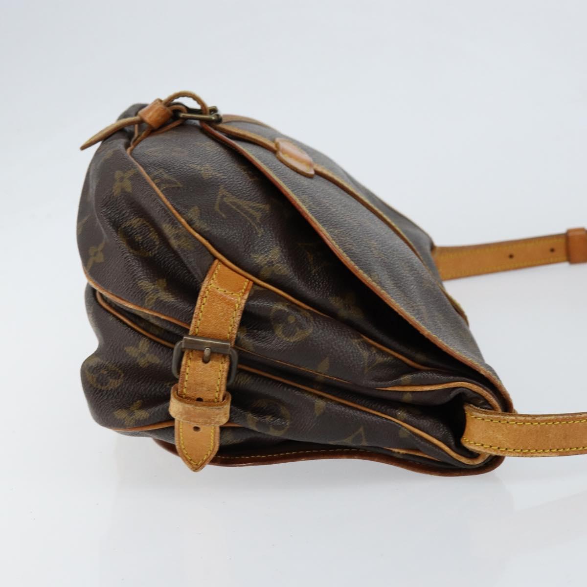 LOUIS VUITTON Monogram Saumur 30 Shoulder Bag M42256 LV Auth ka110