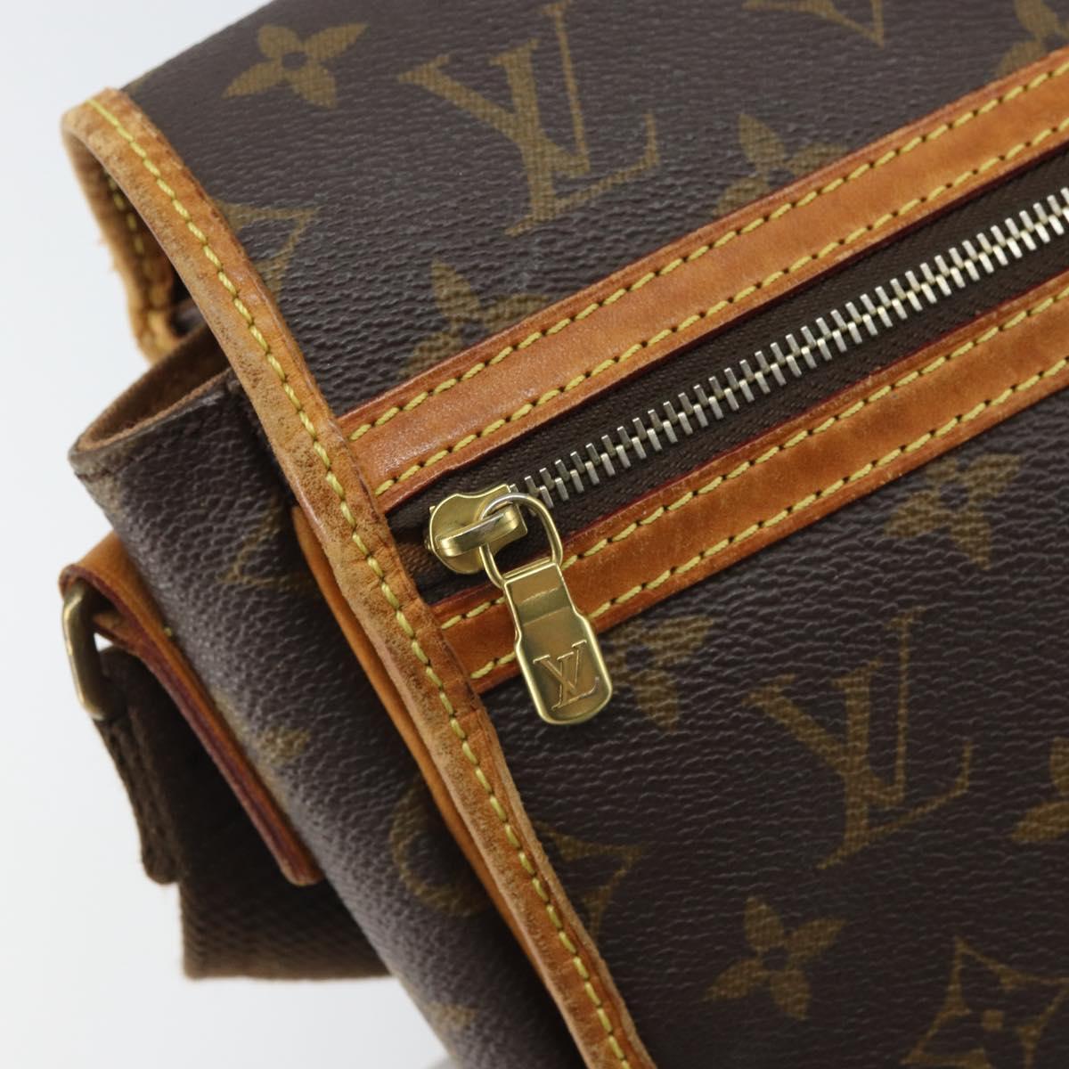 LOUIS VUITTON Monogram Messenger Bosphore PM Shoulder Bag M40106 LV Auth ka1954A