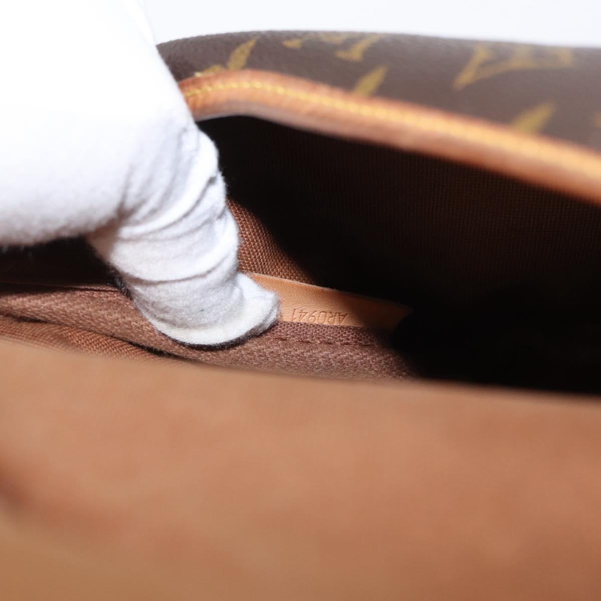 LOUIS VUITTON Monogram Saumur 30 Shoulder Bag M42256 LV Auth ka2544