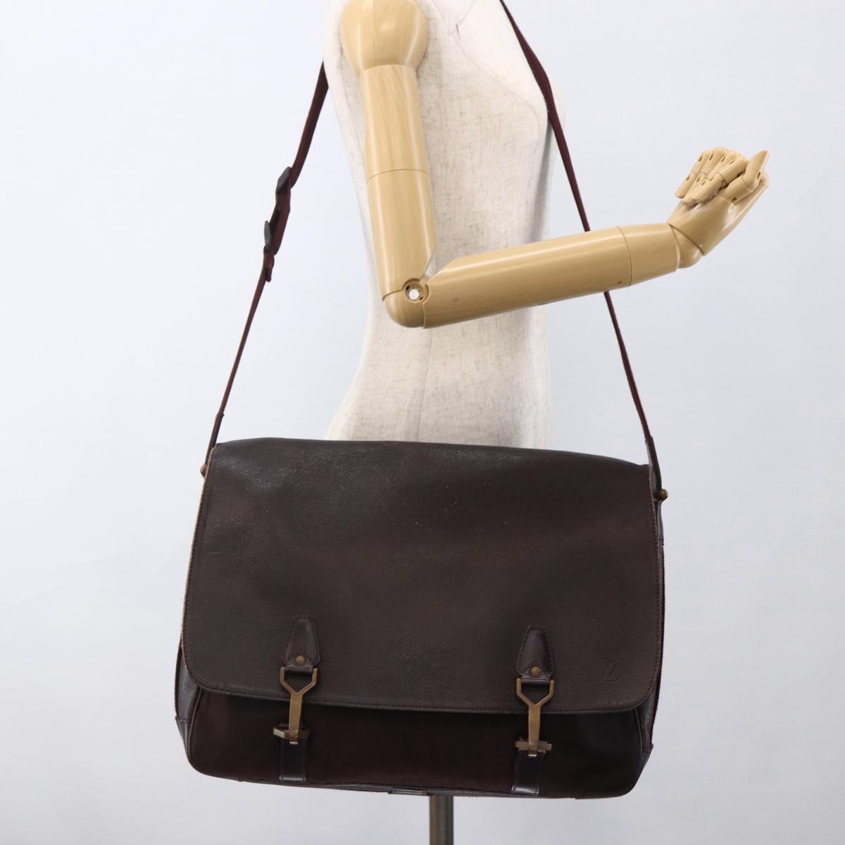 LOUIS VUITTON Taiga Delsous Shoulder Bag Acajou M30166 LV Auth ka2721