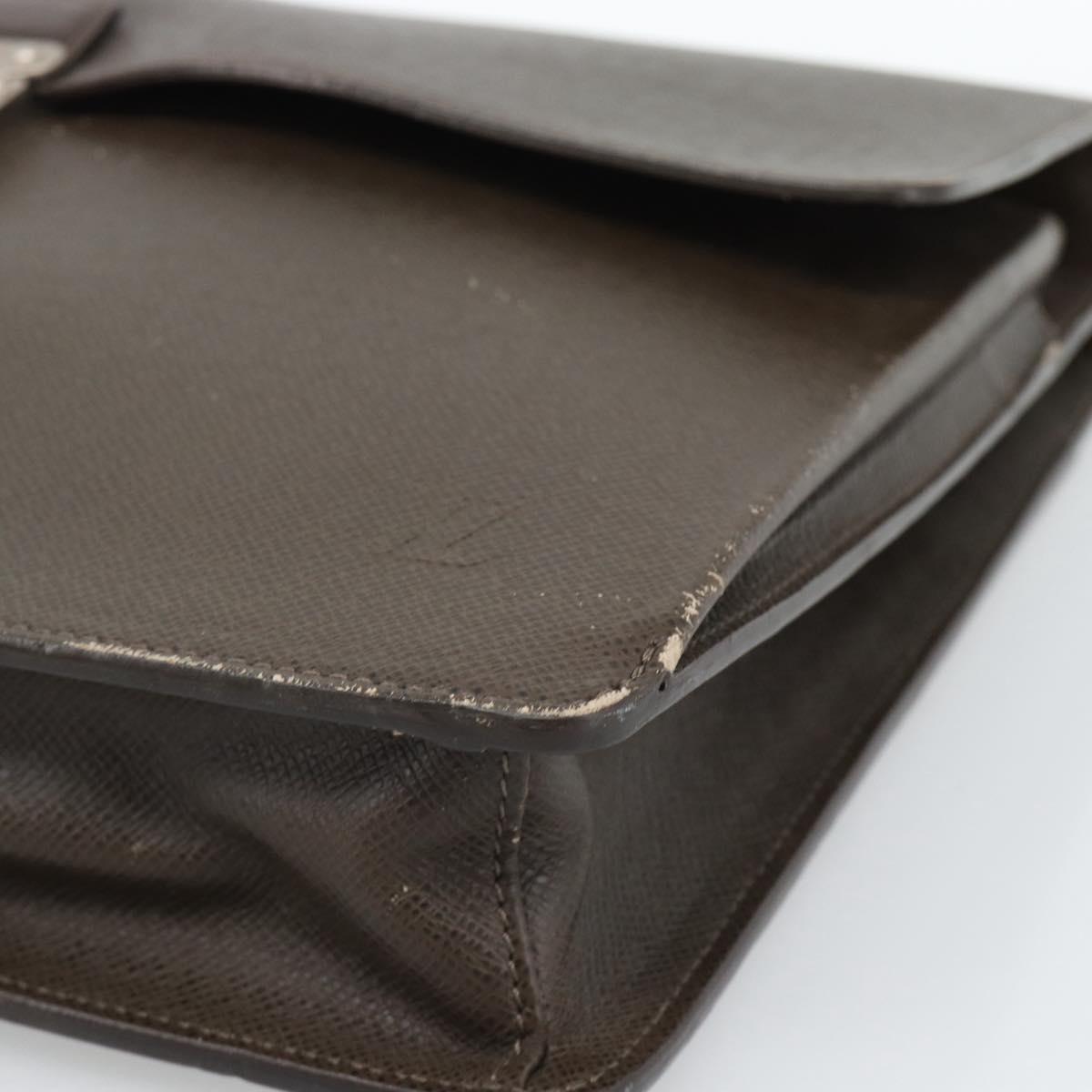 LOUIS VUITTON Taiga Robusto 1 Business Bag Grizzly M31058 LV Auth ka4954