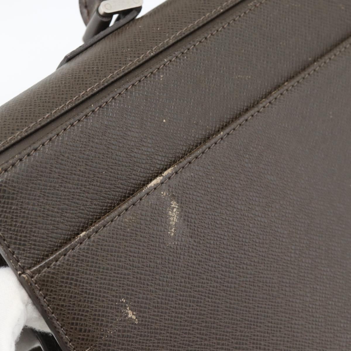 LOUIS VUITTON Taiga Robusto 1 Business Bag Grizzly M31058 LV Auth ka4954