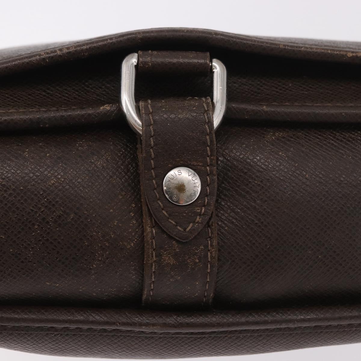 LOUIS VUITTON Taiga Andrei Shoulder Bag Grizzly M32488 LV Auth ka5136