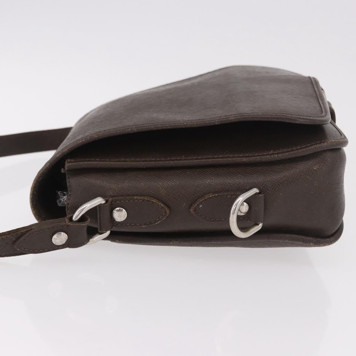 LOUIS VUITTON Taiga Andrei Shoulder Bag Grizzly M32488 LV Auth ka5136
