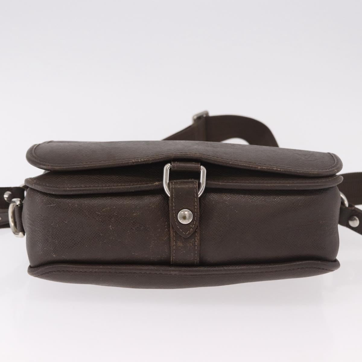 LOUIS VUITTON Taiga Andrei Shoulder Bag Grizzly M32488 LV Auth ka5136