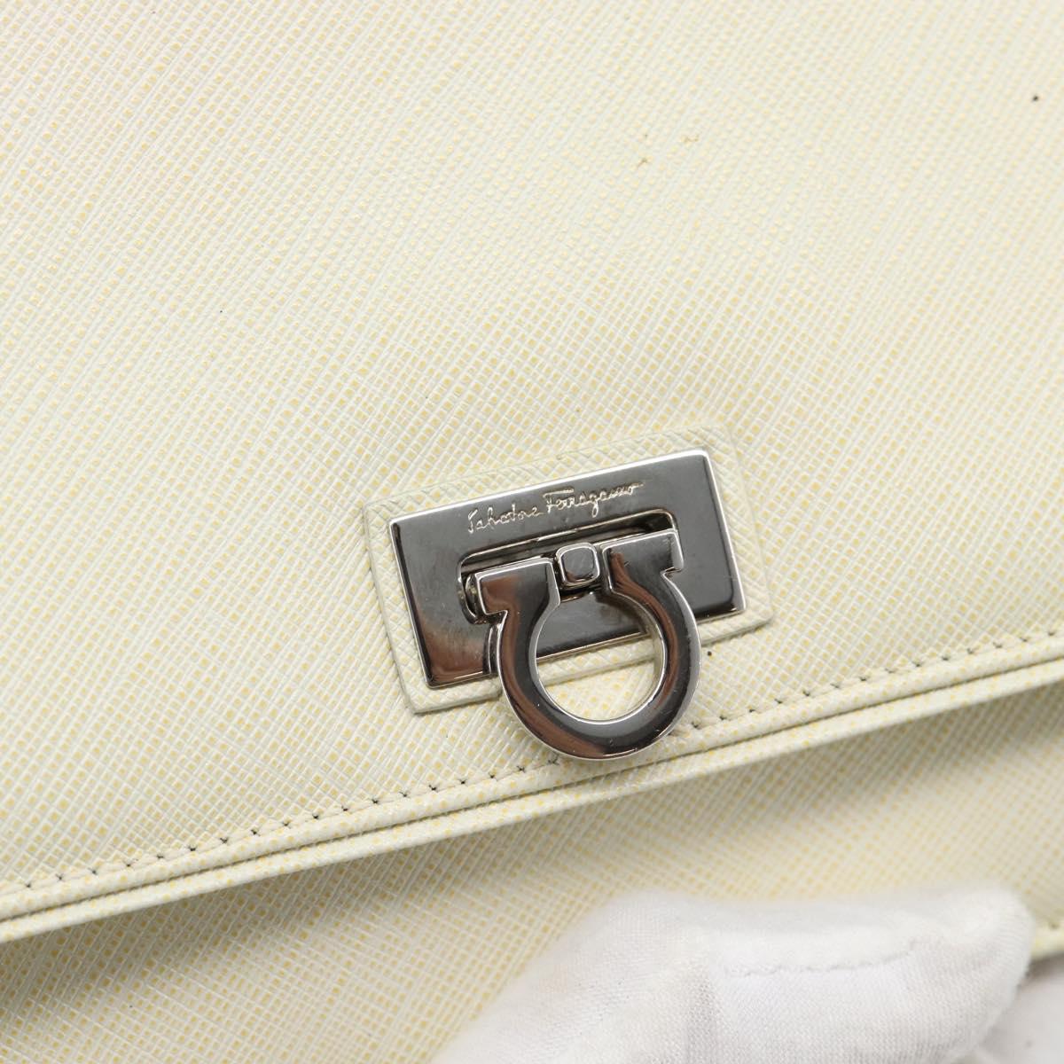 Salvatore Ferragamo Gancini Chain Shoulder Bag Leather Ivory Silver Auth ka5446V