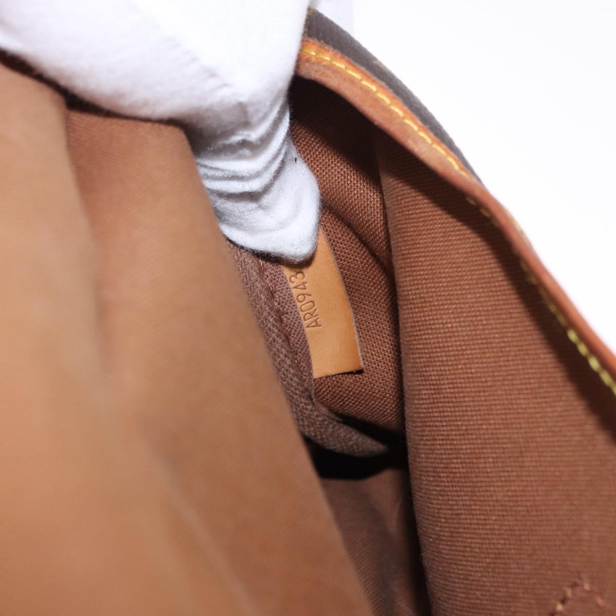 LOUIS VUITTON Monogram Saumur 30 Shoulder Bag M42256 LV Auth ka5561