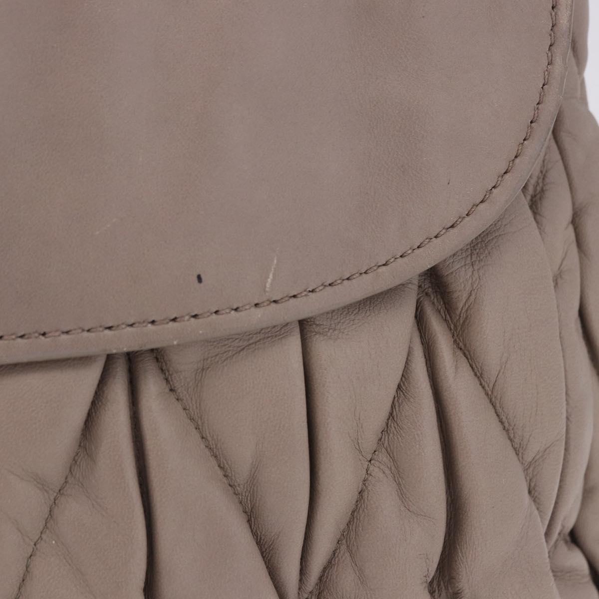 Miu Miu Matelasse Chain Shoulder Bag Leather Beige Silver Auth ka6124M