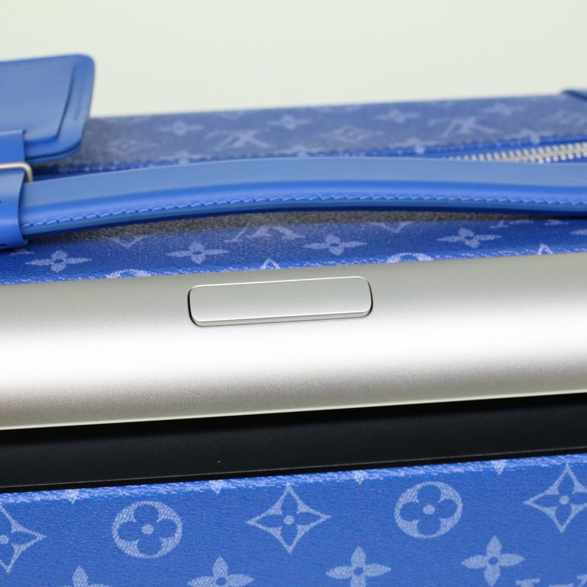 LOUIS VUITTON Monogram Clouds Horizon 55 Suitcase Blue M20411 LV Auth ki3461SM