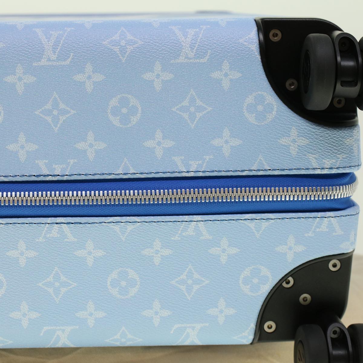 LOUIS VUITTON Monogram Clouds Horizon 55 Suitcase Blue M20411 LV Auth ki3461SM