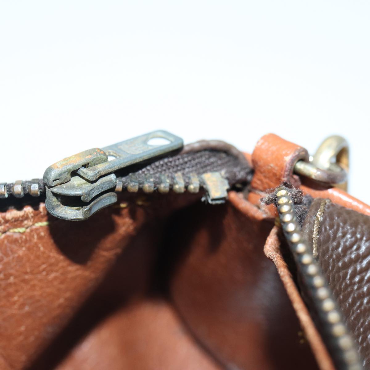 LOUIS VUITTON Monogram Papillon Pouch LV Auth ki4357