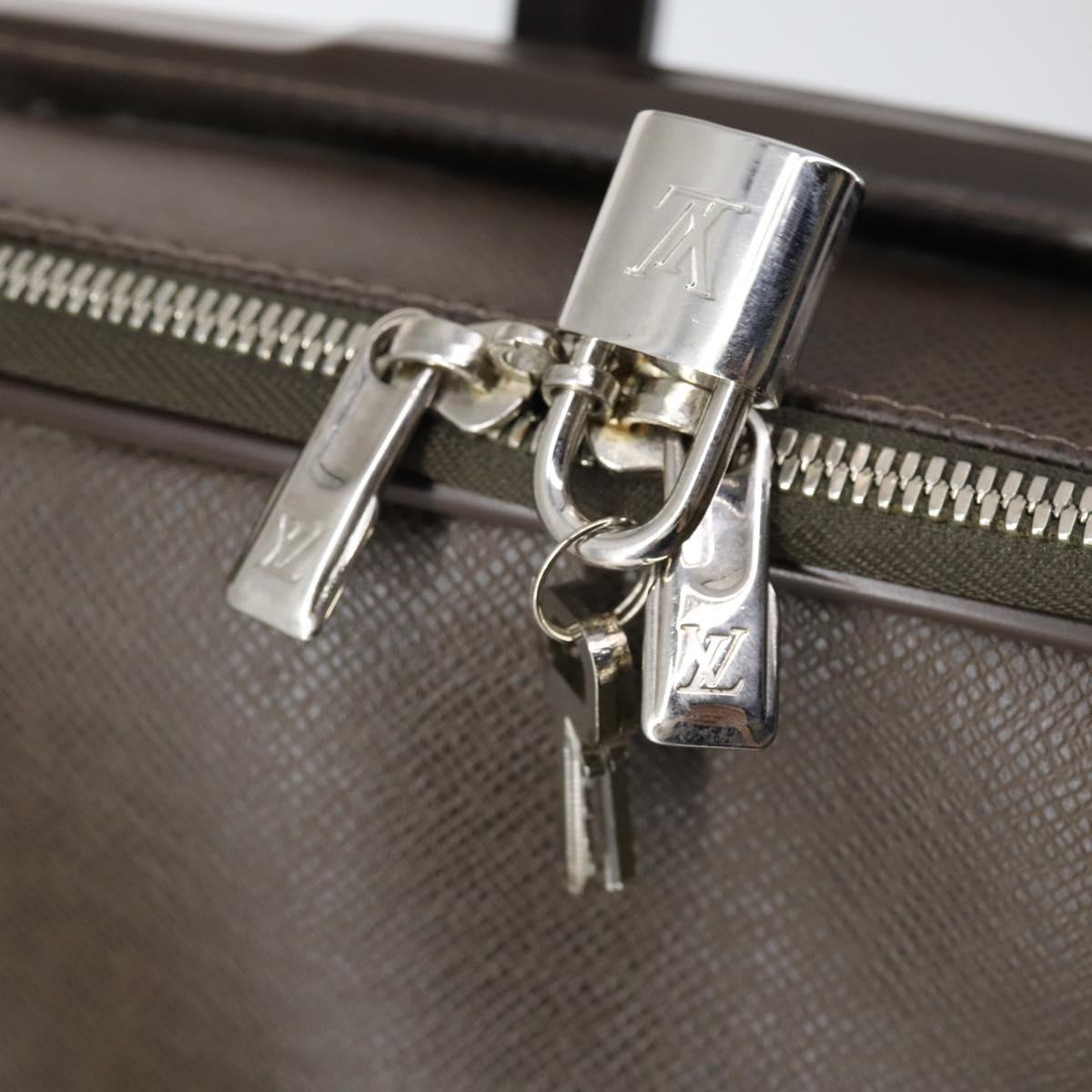 LOUIS VUITTON Taiga Pegas 45 Suitcase Grizzly M23314 LV Auth ki6093