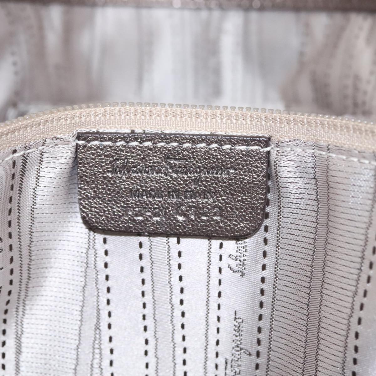 Salvatore Ferragamo Gancini Hand Bag Leather Silver Auth kk412